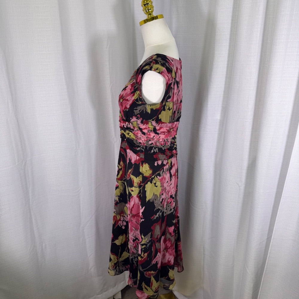 Adrianna Papell 100% Silk Floral Dress Womens 8 Pink Black Excellent Ruched Midi - Picture 12 of 13